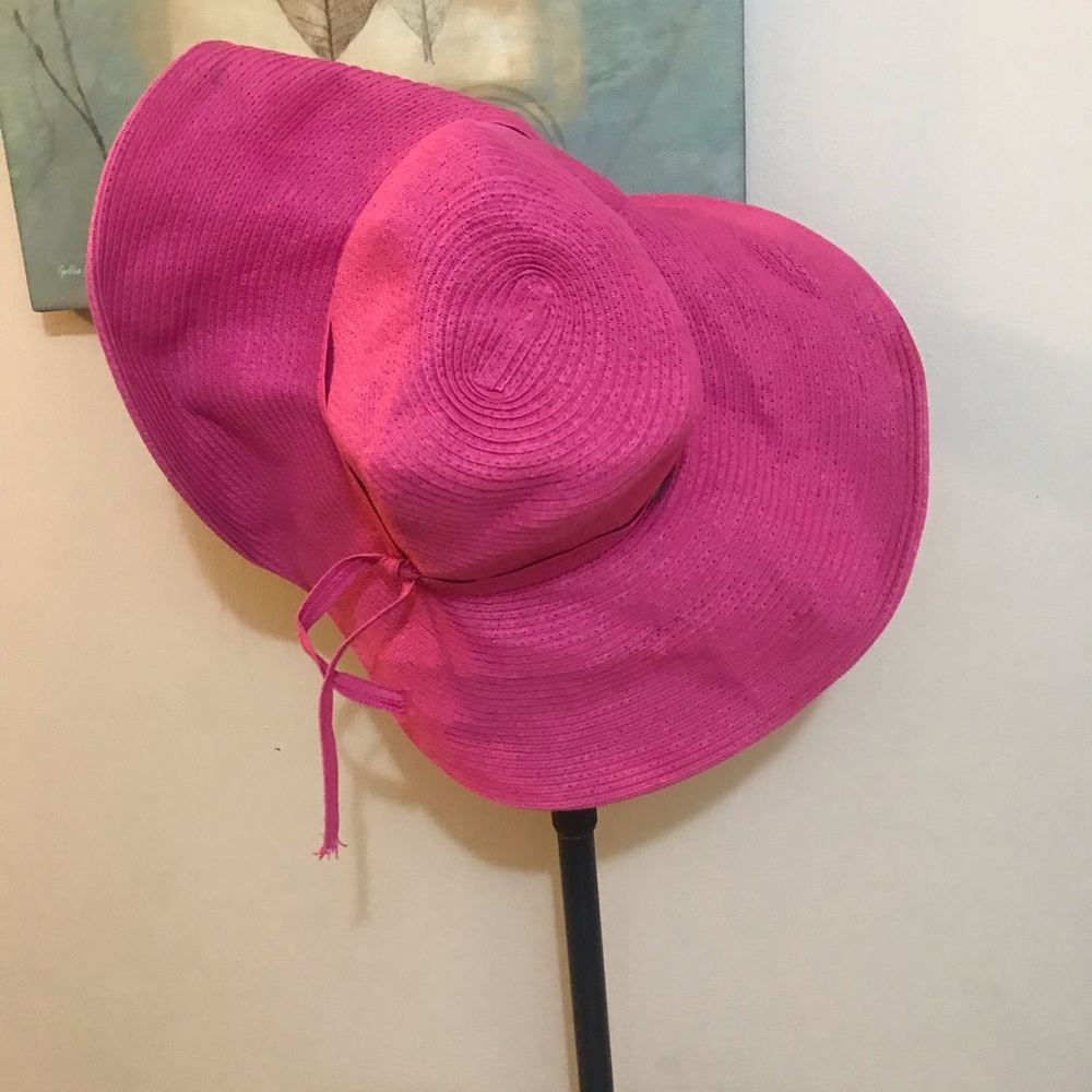 Pink floppy hat